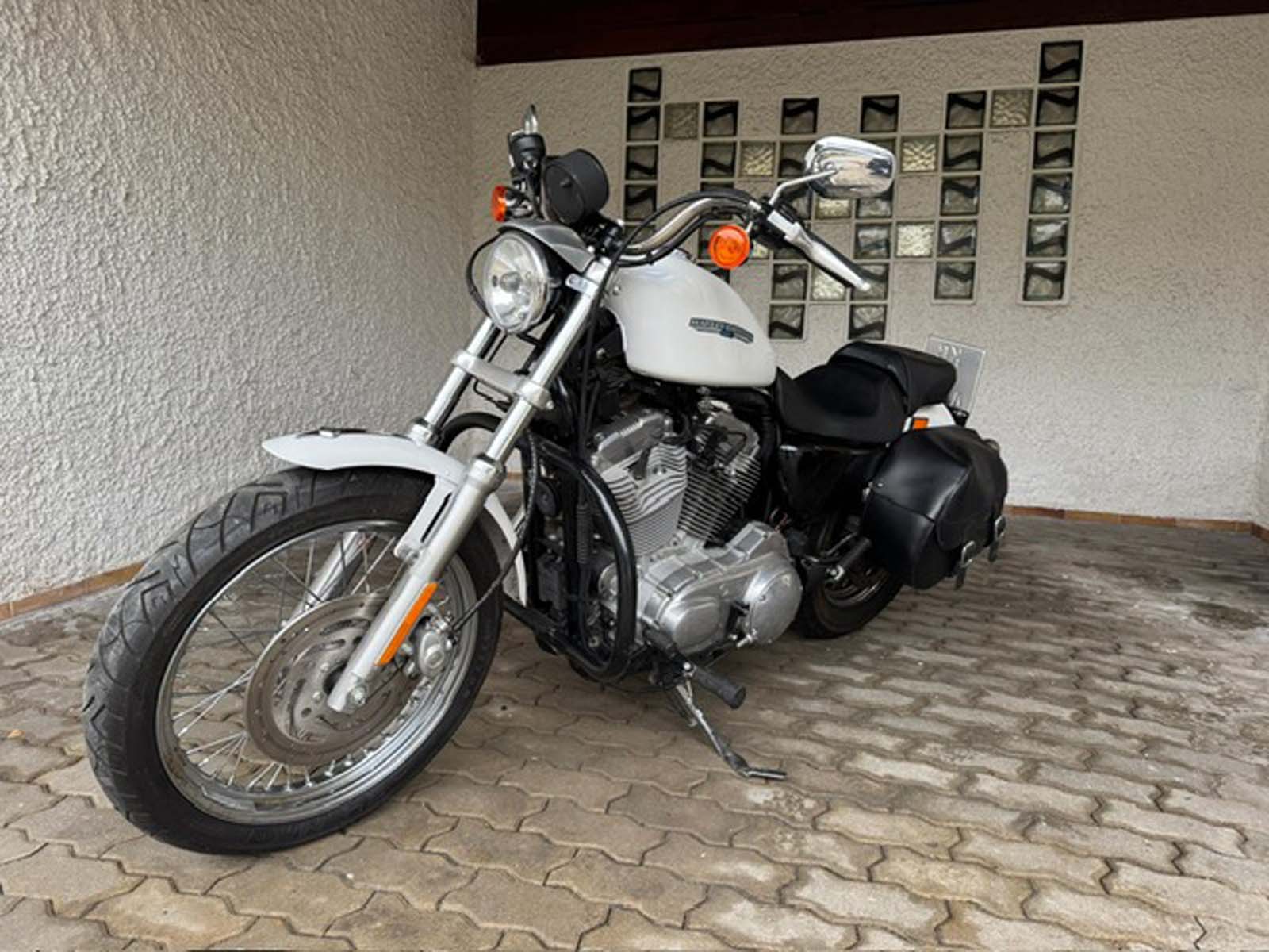 Harley-Davidson Sportster 883 XL, mit Sonderlackierung „Weiß“, 8000,-€